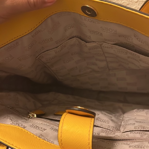 Michael Kors bag - Picture 3 of 3